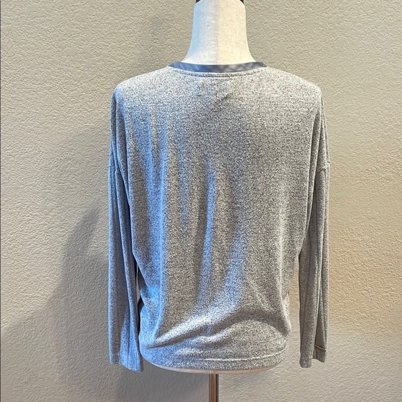 TED BAKER Chic Gray V-Neck Sweater with Stripes Sz Sm - Picture 5 of 7